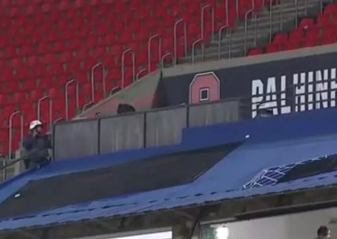 Placa do Morumbis cai e deixa dois torcedores feridos durante partida