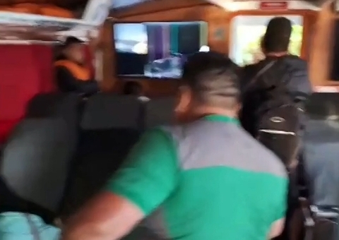 Lancha colide contra barranco e deixa três pessoas feridas no Amazonas