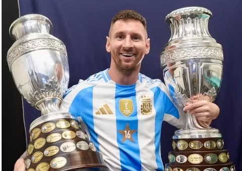Messi chega a 43 títulos e se isola como maior campeão do futebol