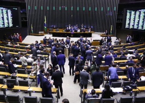 Três deputados do Amazonas apoiam PL Antifacção; projeto divide bancada