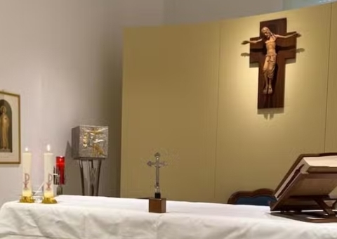 Vaticano divulga foto do Papa Francisco após mais de um mês de internação