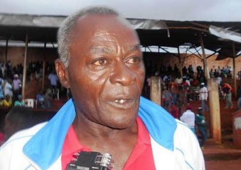 Estrela de Camarões na Copa do Mundo de 1990 morre aos 68 anos