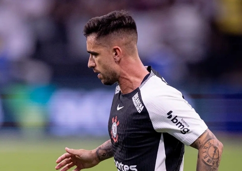 Cada vez menos acionado por Dorival, Coronado vive incerteza no Corinthians