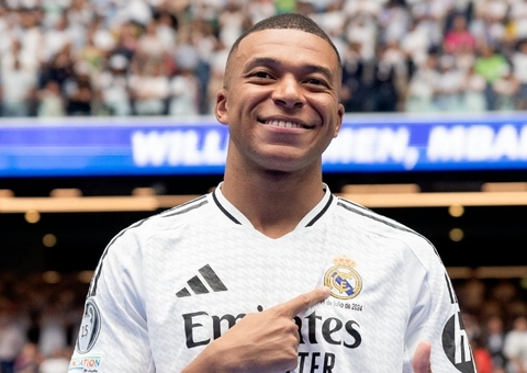 Mbappé é apresentado no Real Madrid no Santiago Bernabéu