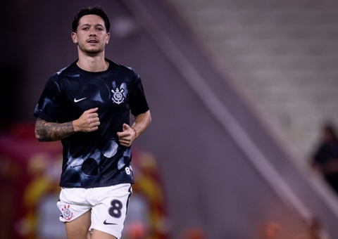 Corinthians bate o Ceará fora de casa e volta a vencer pelo Brasileiro