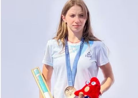 Vídeo: ginasta romena recebe medalha de bronze após decisão do CAS