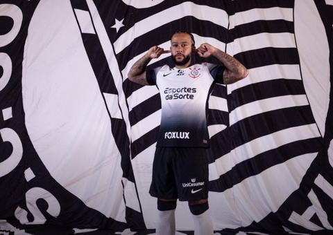 Depay empolga dentro e fora de campo e aumenta expectativa no Corinthians