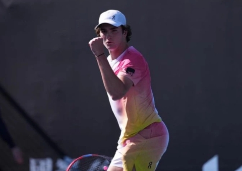 Fonseca explode nas redes, bate ídolos e vira queridinho do Australian Open