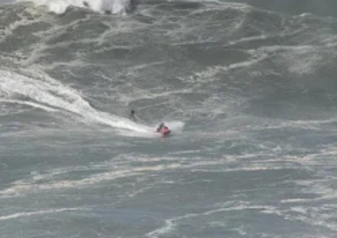Tempestade dificulta competição do Circuito Mundial de Surfe em Portugal