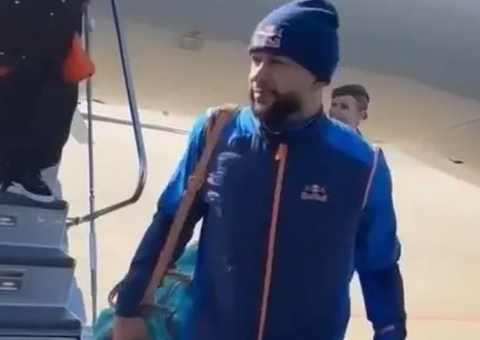 Após vitória no Dérbi, Memphis se apresenta à seleção da Holanda; veja