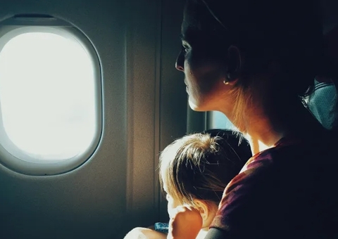 Mãe receberá R$ 5 mil após ser impedida de embarcar com filha adotiva em Manaus