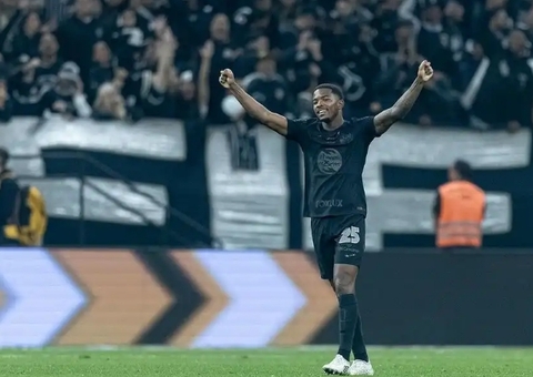 Após vitória do Corinthians, Cacá se recusa a dar entrevista e xinga imprensa