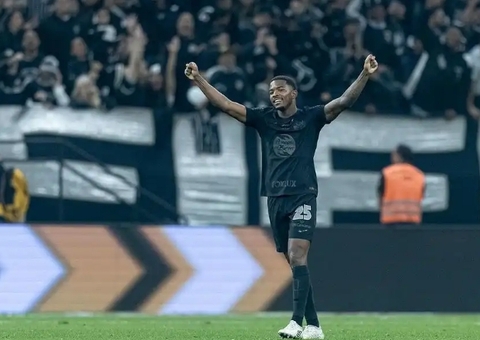 Corinthians multa zagueiro Cacá por xingamento a jornalistas