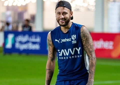 Al-Hilal vai relacionar Neymar para próximo jogo um ano após lesão