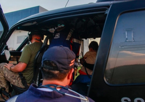 Idosa e criança são resgatadas de helicóptero em comunidades de Manaus