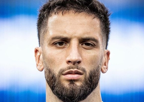 Jogador do Tottenham é suspenso por comentários racistas sobre companheiro