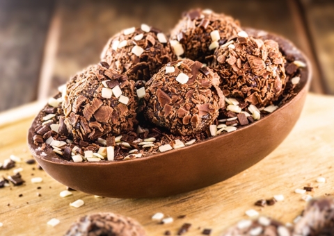 Engorda mesmo? Mitos e verdades sobre o consumo de ovos de Páscoa