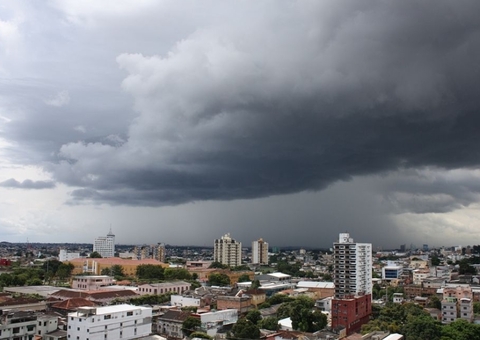 Prefeitura registra quatro ocorrências durante forte chuva em Manaus