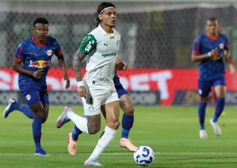 Palmeiras bate Bragantino de virada e amplia vantagem na liderança do Brasileirão