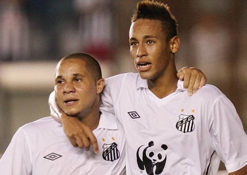 Ex-companheiro de Neymar torce por renovação com o Santos