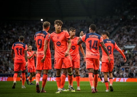Sem Yamal, Rashford faz dois e dá vitória para o Barcelona contra o Newcastle