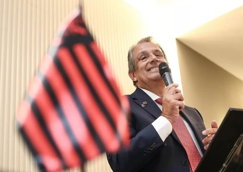 Bap toma posse no Flamengo e anuncia 14 vice-presidentes; veja