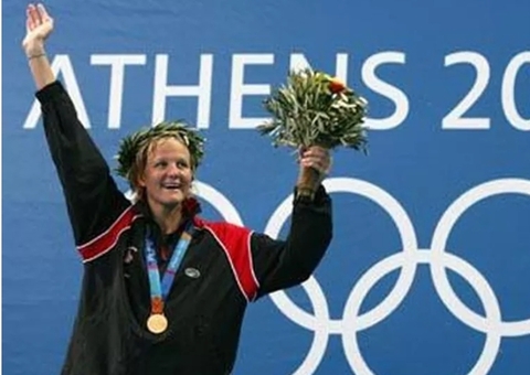 Bicampeã olímpica, Kirsty Coventry pode ser primeira mulher a presidir COI