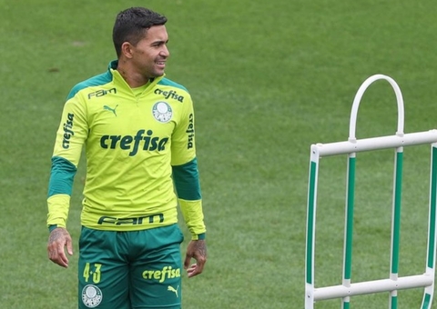 Dudu é acolhido por atletas do Palmeiras após fico; direção segue incomodada