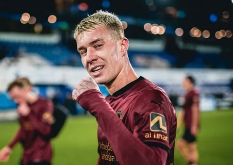 Corinthians acerta a contratação do meio-campista Charles