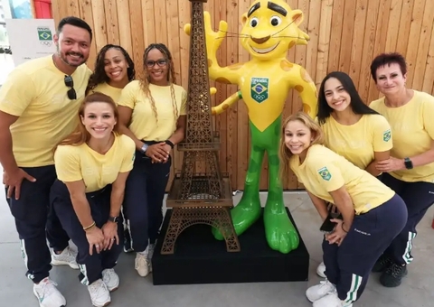 Equipe brasileira de ginástica artística chega a Paris