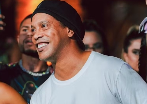 Ronaldinho Gaúcho chega a Manaus para o Jogo das Estrelas