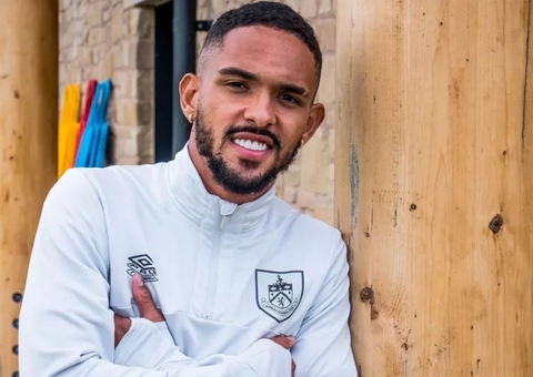 Botafogo negocia com Vitinho, lateral do Burnley