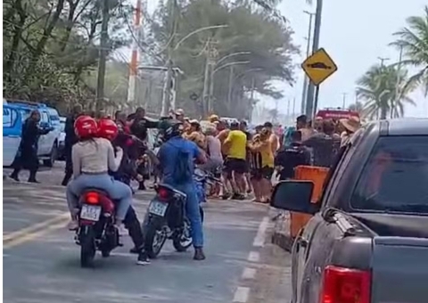 Torcedores de Flamengo e Peñarol brigam e PM atira para conter confronto