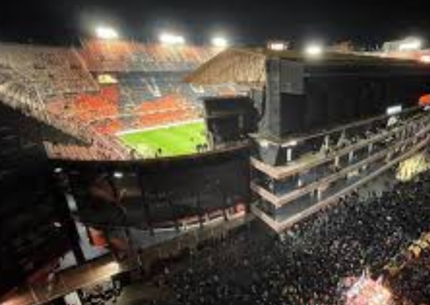 Valencia vive grande crise e dono é acusado de 'abandono e destruição do clube'