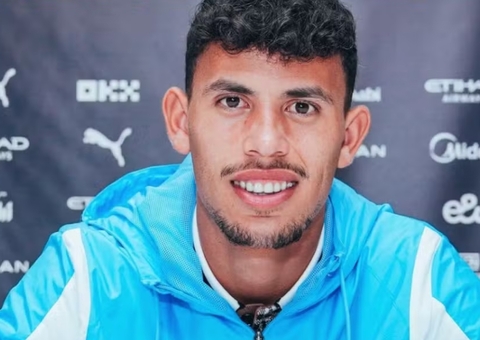 Jogador do City é preso por roubar celular em boate na Espanha