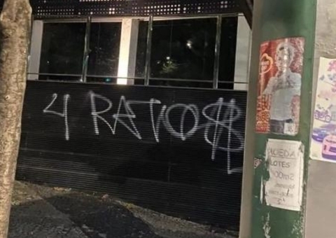 Sede do Atlético-MG amanhece pichada após vice na Libertadores