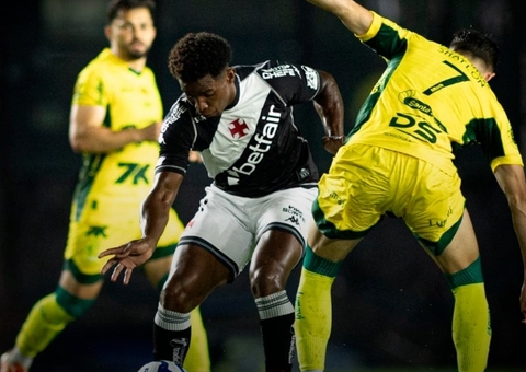 Vasco perde do Mirassol e segue com chance de rebaixamento no Brasileirão