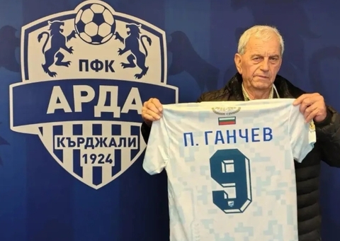 Ídolo é homenageado por clube dias após minuto de silêncio por sua 'morte'