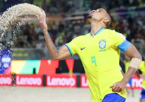 Brasil estreia com vitória na Copa do Mundo de futebol de areia