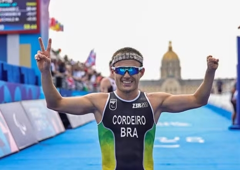 Ronan Cordeiro conquista prata, primeira medalha do Brasil no triatlo