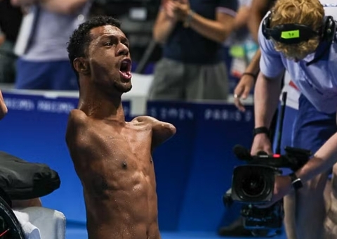 Gabrielzinho cumpre promessa e ganha terceiro ouro nas Paralimpíadas