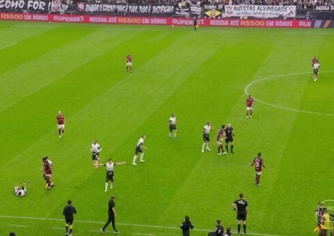 Flamengo tem Bruno Henrique expulso, mas segura o Corinthians e vai à final