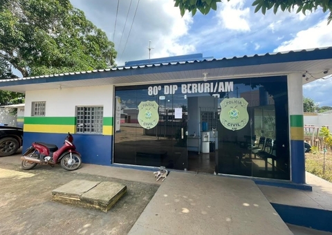 Jovem tenta subornar policiais e é presa com maconha e cocaína em Beruri