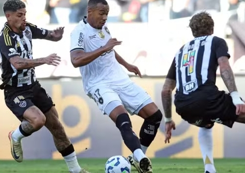 Atlético-MG derrota Botafogo e vence a primeira no Brasileirão