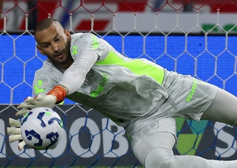 Brasileirão: Palmeiras vence Fortaleza com pênalti defendido por Weverton