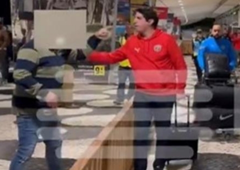 Presidente de time português discute e agride torcedor em aeroporto