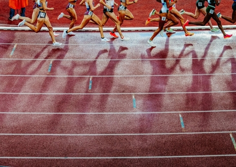 Teste de sexo biológico no atletismo é alvo de críticas; entenda