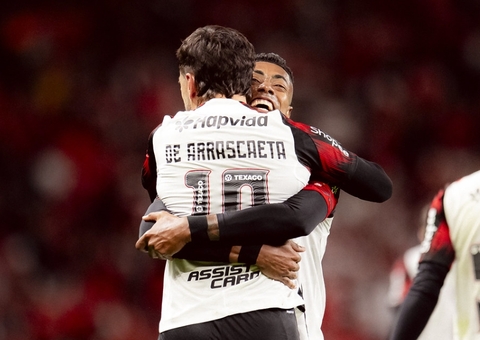 Flamengo bate Inter e se classifica às quartas da Libertadores