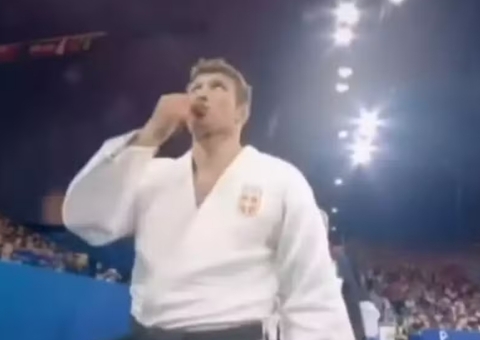 Judoca sérvio que fez sinal da cruz nas Olimpíadas é suspenso por 5 meses