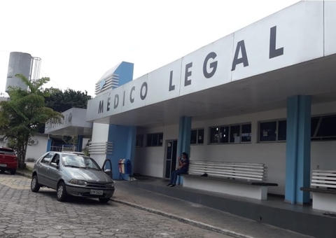 Homem é espancado até a morte na frente de agência bancária em Manaus